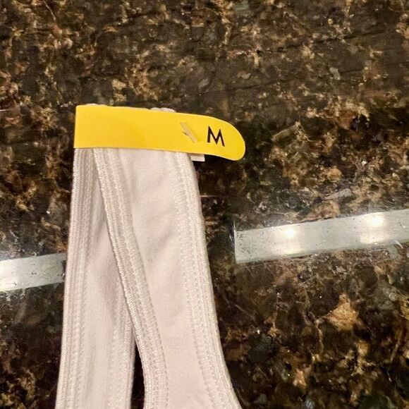 Lot of 2 Bali Cool Comfort Revolution Full Coverage Wireless T-Shirt Bras MEDIUM - Picture 2 of 8